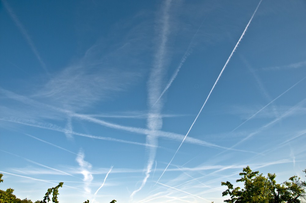 Blauer Himmel: Piloten bestreiken Chemtrail-Jets